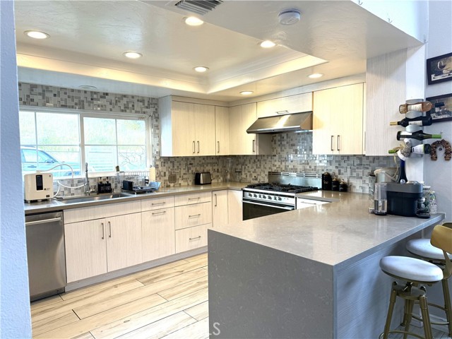 Detail Gallery Image 7 of 27 For 5156 Campo, Woodland Hills,  CA 91364 - 4 Beds | 4 Baths