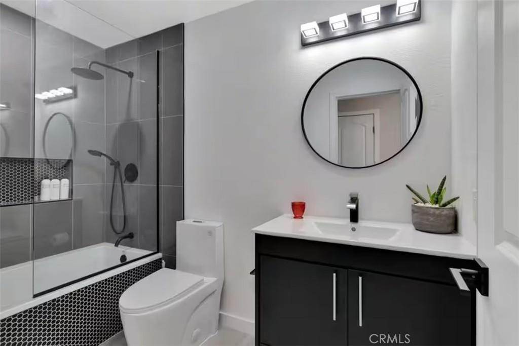 https://media.crmls.org/medias/8fbd2c79-5861-486c-9221-df0cec681008.jpg?preset=X-Large