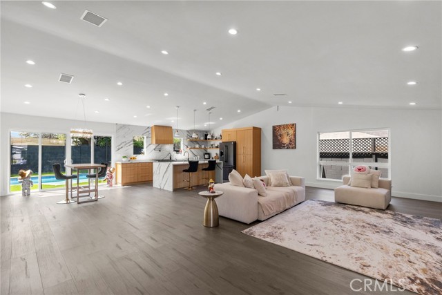 Detail Gallery Image 5 of 17 For 2282 Brentwood St, Simi Valley,  CA 93063 - 3 Beds | 2 Baths