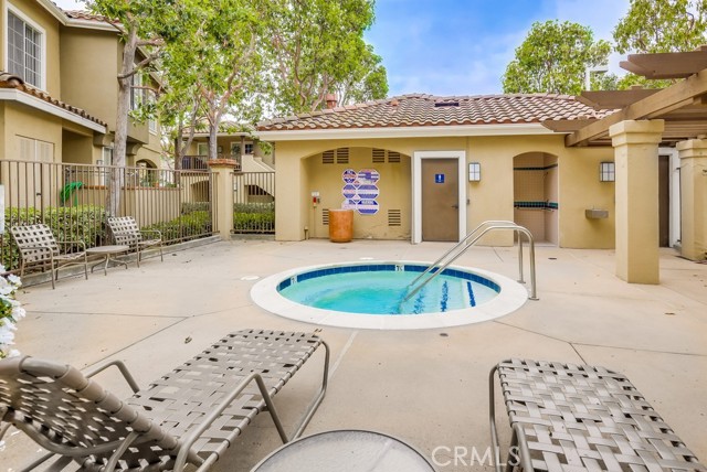 253 Gallery Way, Tustin CA: https://media.crmls.org/medias/8fbe4e92-c305-4dcc-838c-af72f3d4197a.jpg