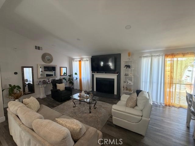 Detail Gallery Image 8 of 38 For 1056 Lullaby, Corona,  CA 92878 - 3 Beds | 2 Baths