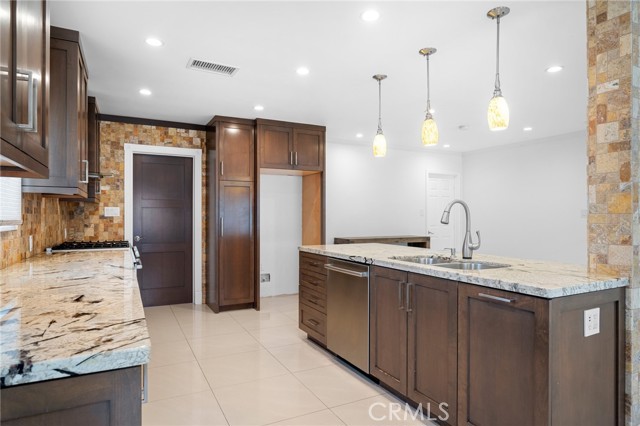 8337 Valecrest Drive, Sun Valley CA: https://media.crmls.org/medias/8fbeb3c6-f761-4a17-abd2-8ed0d0b975bc.jpg