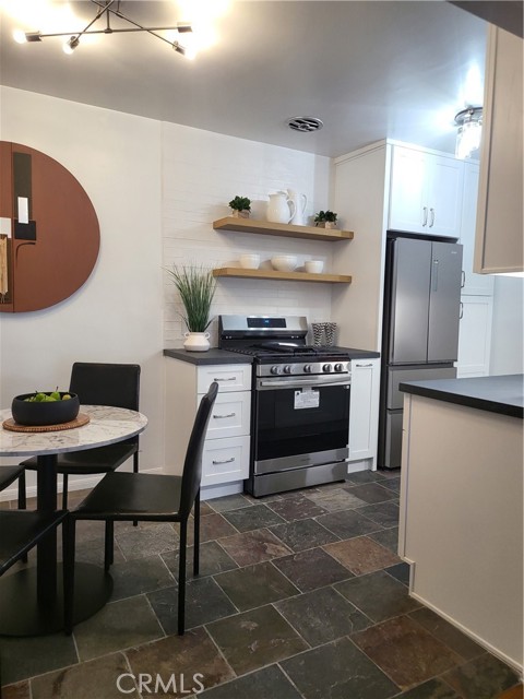 Detail Gallery Image 2 of 17 For 2135 E Florida St #2,  Long Beach,  CA 90814 - 1 Beds | 1 Baths