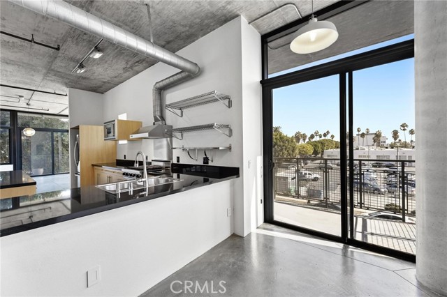 Detail Gallery Image 12 of 41 For 835 Locust Ave #322,  Long Beach,  CA 90813 - 1 Beds | 1 Baths