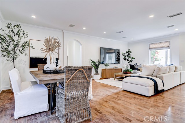 Detail Gallery Image 4 of 70 For 819 11th St, Manhattan Beach,  CA 90266 - 6 Beds | 5/2 Baths