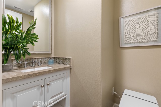 Image 18 of 61 For 17472 Oakbluffs Lane