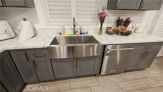 Image 17 of 61 For 7556 Frazer  