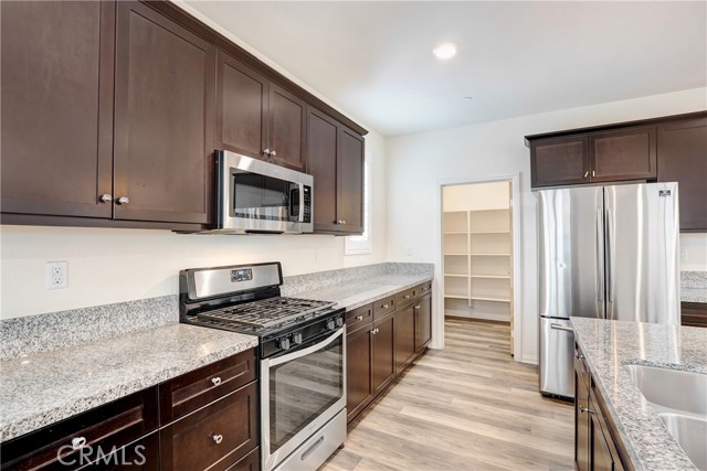 9126 Foster Lane, Chatsworth CA: https://media.crmls.org/medias/8fc08305-42da-433a-81d4-4187fb8c15b4.jpg