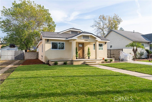 Detail Gallery Image 3 of 51 For 5104 8th Ave, Los Angeles,  CA 90043 - 4 Beds | 3 Baths