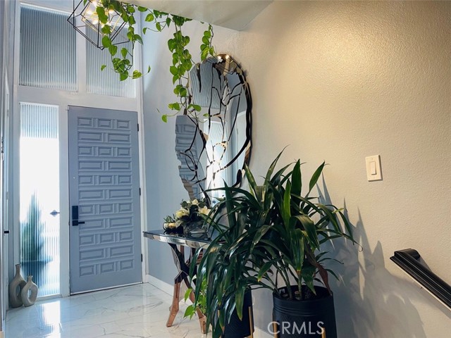 Detail Gallery Image 5 of 37 For 5305 White Oak Ave #F,  Encino,  CA 91316 - 2 Beds | 3 Baths