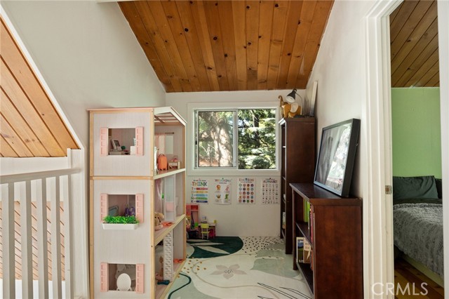 Detail Gallery Image 16 of 35 For 316 Pioneer Rd, Lake Arrowhead,  CA 92352 - 3 Beds | 2/1 Baths