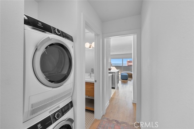 404 Hermosa Avenue, Hermosa Beach CA: https://media.crmls.org/medias/8fc380a6-837b-4b8c-9e3f-11f0fe58a713.jpg