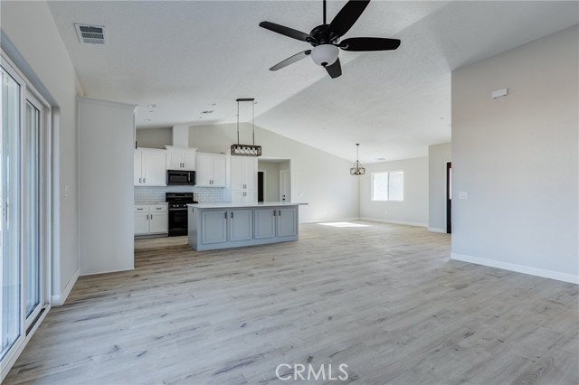 Detail Gallery Image 13 of 46 For 22520 Houston St, Apple Valley,  CA 92308 - 4 Beds | 2/1 Baths