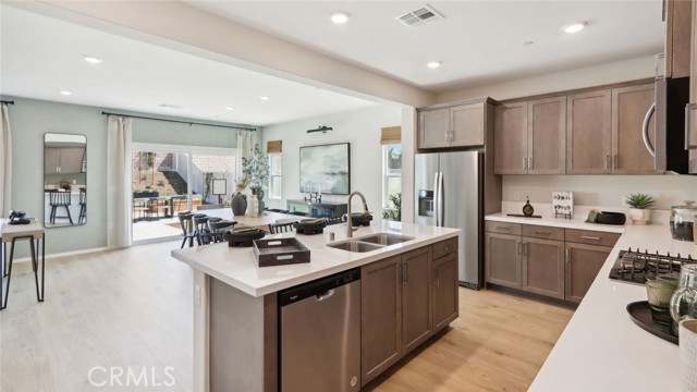 Detail Gallery Image 6 of 18 For 23558 Evening Primrose Ct, Wildomar,  CA 92595 - 5 Beds | 3 Baths