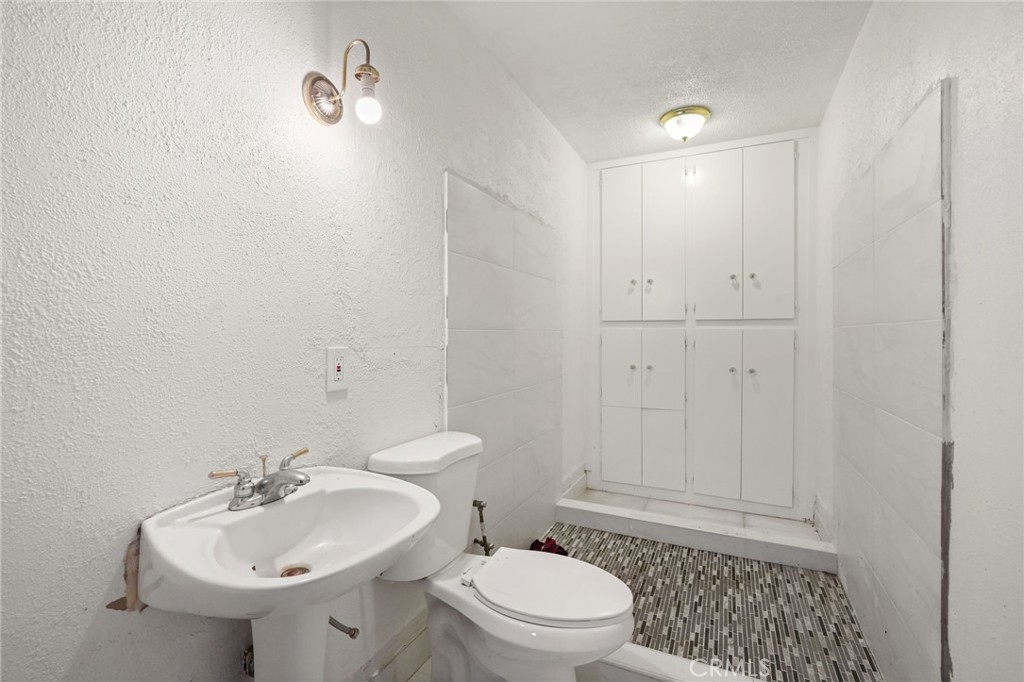 https://media.crmls.org/medias/8fc4414d-ffc8-4957-aa5a-2a9f03249ced.jpg?preset=X-Large