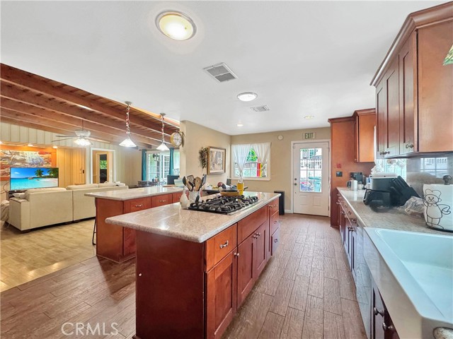 7736 Sugar Drive, Huntington Beach CA: https://media.crmls.org/medias/8fc44b89-d182-47db-8cd5-fd29b6d9de24.jpg