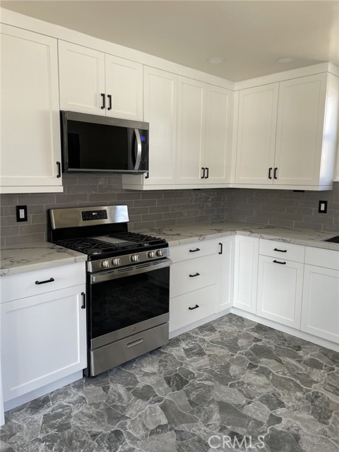 10813 Flallon Avenue, Santa Fe Springs CA: https://media.crmls.org/medias/8fc462e3-e9a1-4d90-9dec-6a3cae32db33.jpg