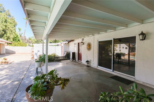 5295 Bronson Way, Riverside CA: https://media.crmls.org/medias/8fc7eaff-3862-48f6-bc25-46e8a4af171c.jpg