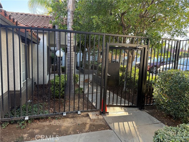 Detail Gallery Image 2 of 19 For 16377 Lakeshore 2d,  Lake Elsinore,  CA 92530 - 2 Beds | 2 Baths