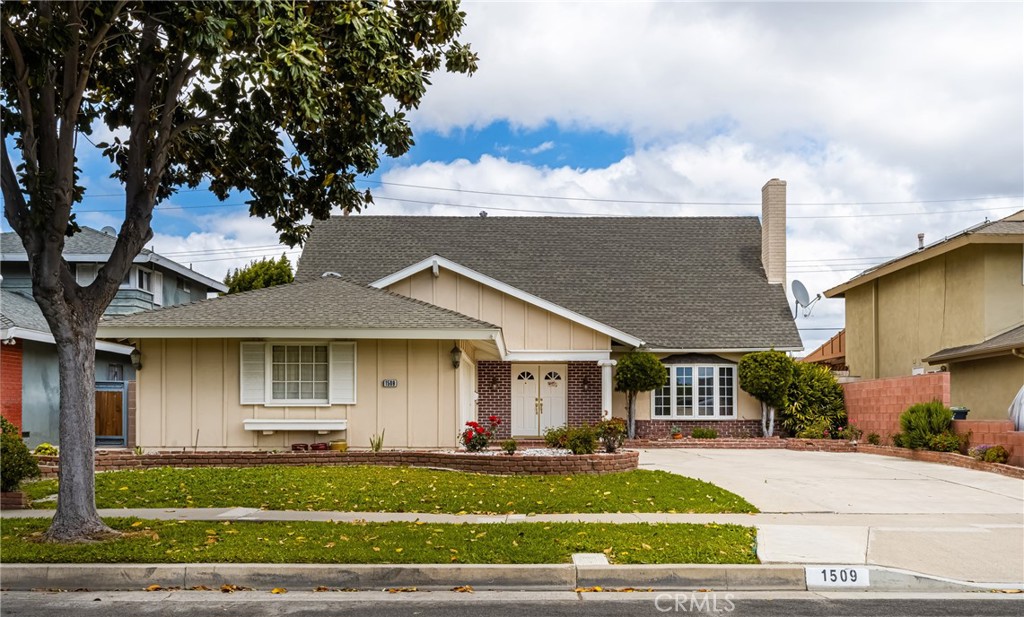 1509 W San Lorenzo Avenue, Santa Ana, CA 92704