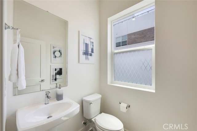 Detail Gallery Image 13 of 48 For 987 E Mason Ln #130,  Anaheim,  CA 92805 - 4 Beds | 3/1 Baths