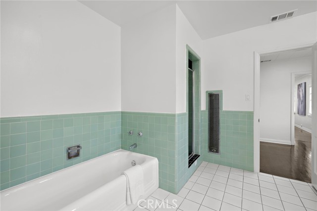 609 N Oakhurst Drive, Beverly Hills CA: https://media.crmls.org/medias/8fcbd283-56c6-4adf-b865-0f4eeab58734.jpg
