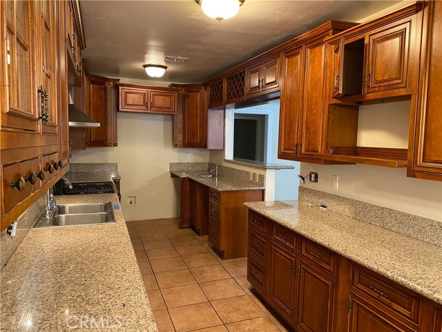 10663 Franlie Drive photo 2