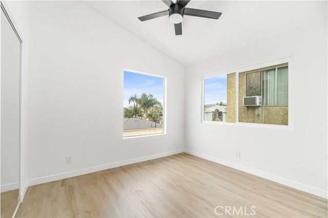 663 W 2nd Street, San Pedro CA: https://media.crmls.org/medias/8fcc49bb-9428-40b4-9db1-637ff3dd45fb.jpg