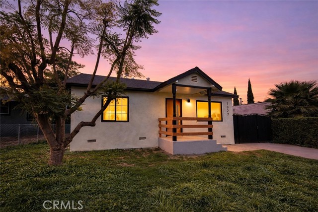 Detail Gallery Image 3 of 42 For 1327 W 97th Street, Los Angeles,  CA 90044 - 3 Beds | 2 Baths