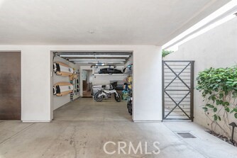https://media.crmls.org/medias/8fcd1ce8-1abe-42d4-9c09-5dd8afb082b3.jpg?preset=X-Large