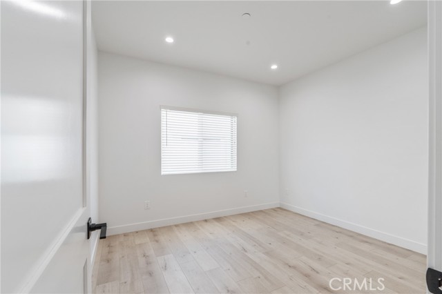 11142 Woodley Avenue, Granada Hills CA: https://media.crmls.org/medias/8fcec2c6-508a-47c4-b36d-8202de0ce865.jpg