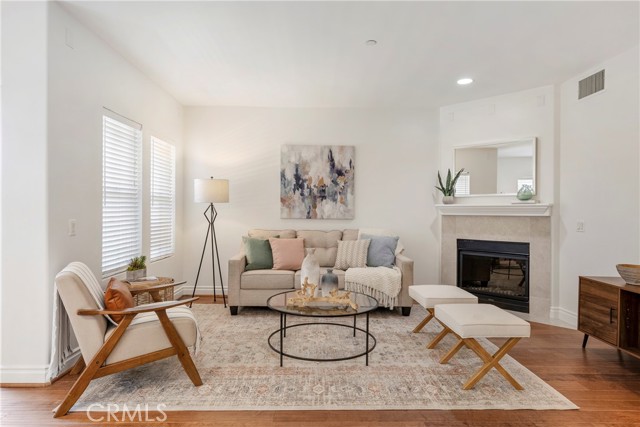 Detail Gallery Image 1 of 1 For 929 S St Andrews Pl #204,  Los Angeles,  CA 90019 - 2 Beds | 2 Baths