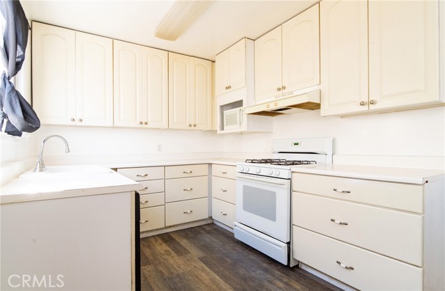 Detail Gallery Image 9 of 22 For 8725 Mccallum, Downey,  CA 90242 - 2 Beds | 1 Baths