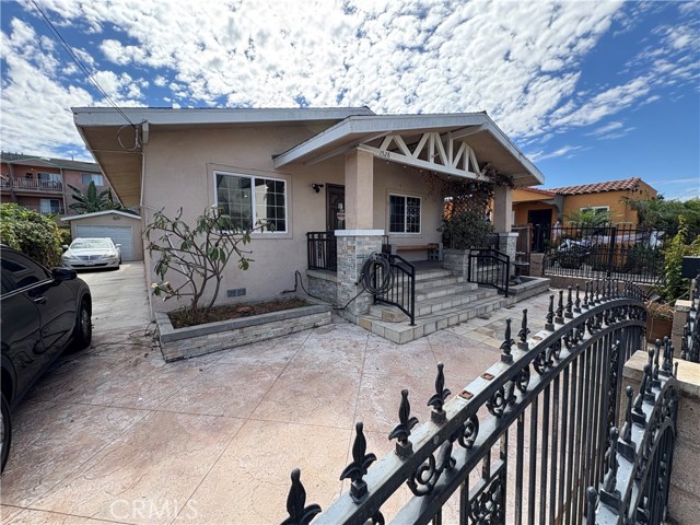 Detail Gallery Image 4 of 23 For 1528 E 11th St, Long Beach,  CA 90813 - 3 Beds | 2 Baths