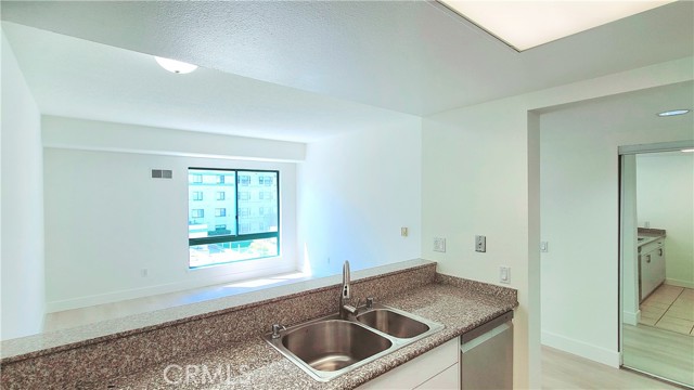 989 Webster St Unit #546, Oakland, California 94607, 2 Bedrooms Bedrooms, ,2 BathroomsBathrooms,Residential,For Sale,989 Webster St Unit #546,CROC24253229