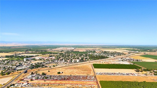 1250 E Childs Avenue, Merced CA: https://media.crmls.org/medias/8fd2af39-9e54-44a0-b84d-d3c8fcd3d741.jpg