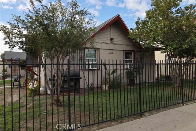 1169 N Mayfair Avenue, Anaheim CA: https://media.crmls.org/medias/8fd2dcaa-3c07-4b8e-abdb-a46ebcb1e5d7.jpg