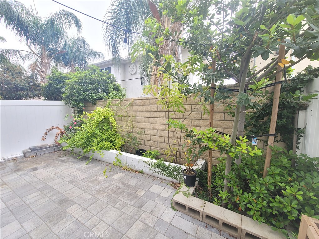 https://media.crmls.org/medias/8fd2ec8d-4948-49b4-87a6-a6ab79432957.jpg?preset=X-Large