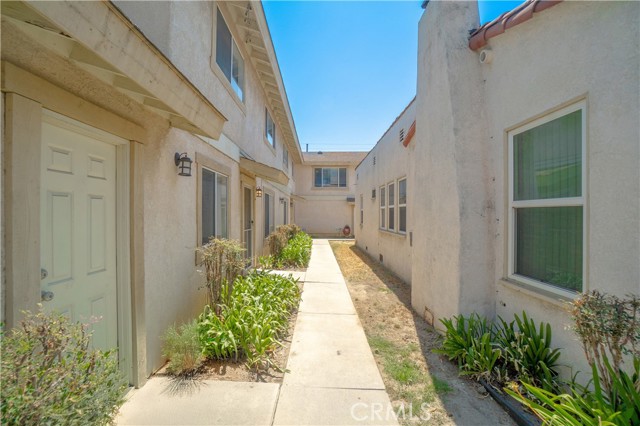 8020 Mckinley Avenue, South Gate CA: https://media.crmls.org/medias/8fd372f0-a998-4537-a4f7-f8462f805c80.jpg
