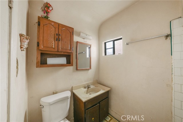 3825 Liberty Boulevard, South Gate CA: https://media.crmls.org/medias/8fd4279b-801d-4a7d-bc7d-31ee0f267525.jpg