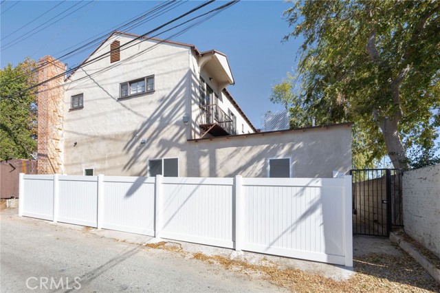 Detail Gallery Image 3 of 15 For 1375 N Mentor Ave, Pasadena,  CA 91104 - 2 Beds | 2 Baths