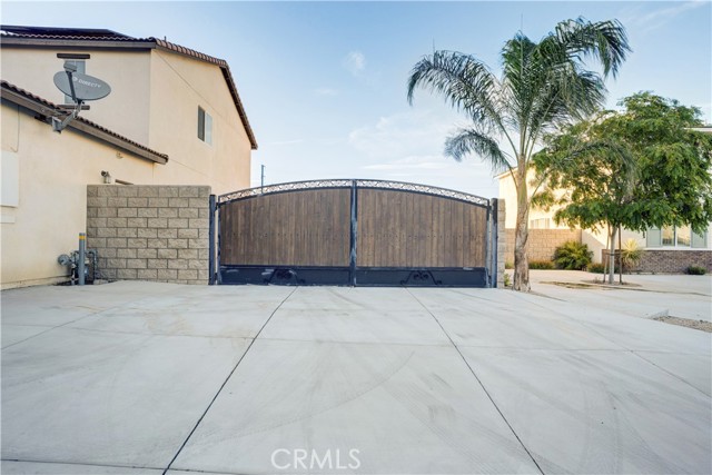Detail Gallery Image 6 of 75 For 11715 Periwinkle Pl, Jurupa Valley,  CA 91752 - 6 Beds | 4/1 Baths