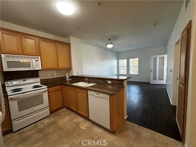 Detail Gallery Image 2 of 14 For 3550 Torrance #303,  Torrance,  CA 90503 - 1 Beds | 1 Baths