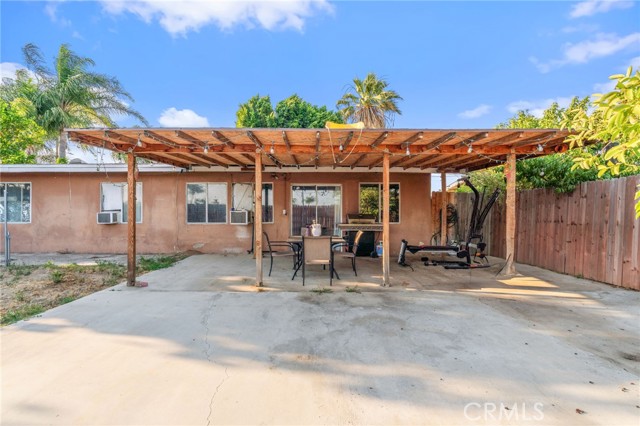Detail Gallery Image 5 of 30 For 645 E King St, Rialto,  CA 92376 - 4 Beds | 2 Baths