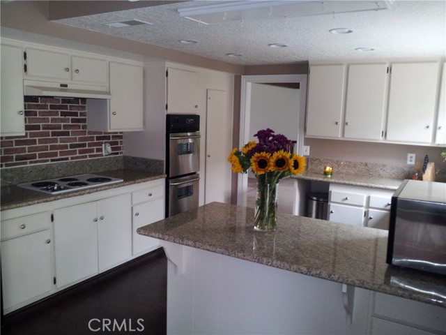 Detail Gallery Image 2 of 6 For 1845 Mulberry Way, Upland,  CA 91784 - 4 Beds | 2/1 Baths