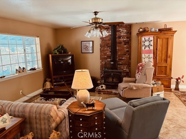 Detail Gallery Image 2 of 19 For 32079 Fern, Running Springs,  CA 92382 - 3 Beds | 2 Baths