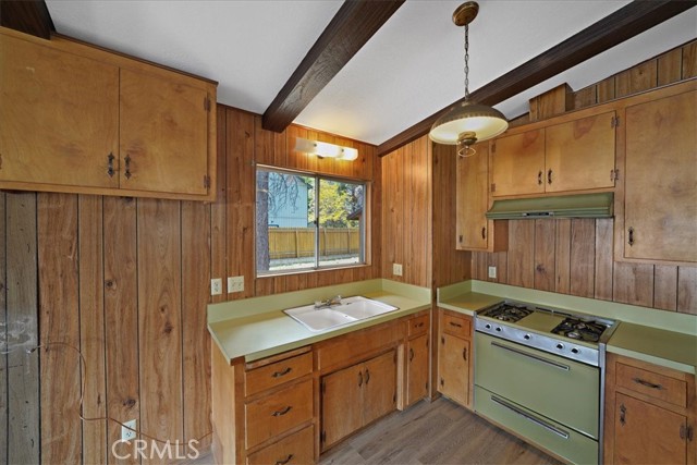 Detail Gallery Image 9 of 26 For 951 Snowbird Rd, Wrightwood,  CA 92397 - 2 Beds | 1 Baths