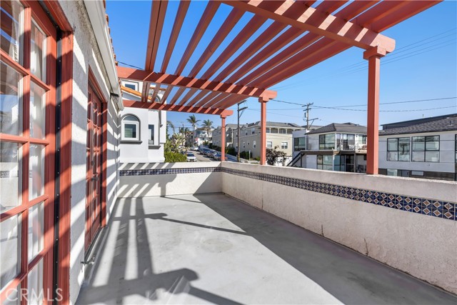207 16th Street, Hermosa Beach CA: https://media.crmls.org/medias/8fd7b7ec-f430-49a4-b136-f66631a0b373.jpg
