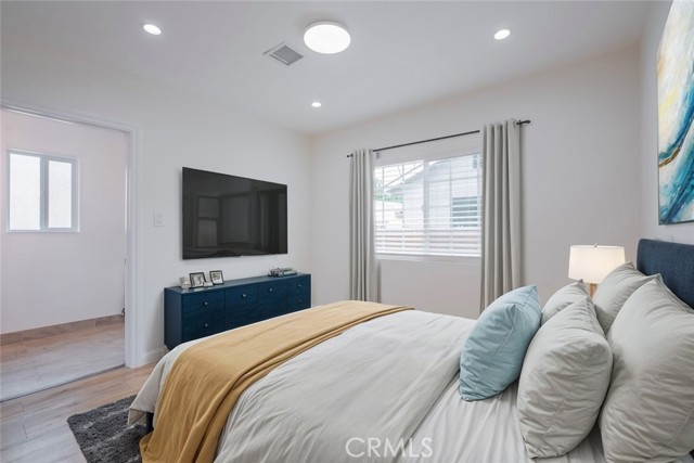 Detail Gallery Image 15 of 19 For 15401 Archwood St, Van Nuys,  CA 91406 - 3 Beds | 2 Baths