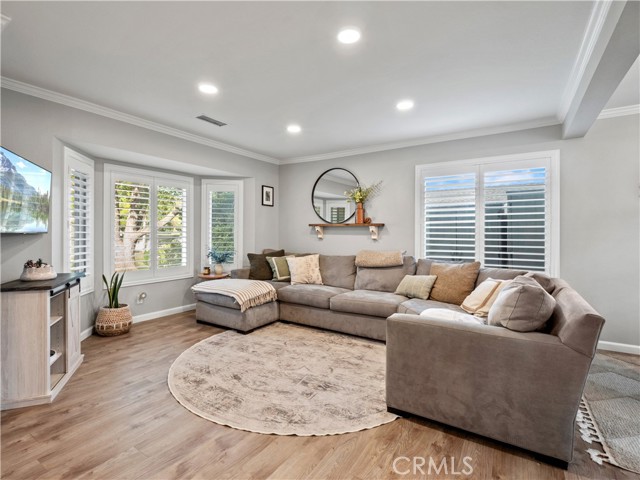 Detail Gallery Image 3 of 27 For 28316 Royal Dr, Castaic,  CA 91384 - 3 Beds | 2/1 Baths